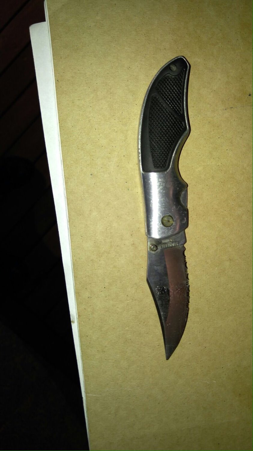 הסכין שנמצאה על גוף החשוד. צילום: חטיבת דובר המשטרה